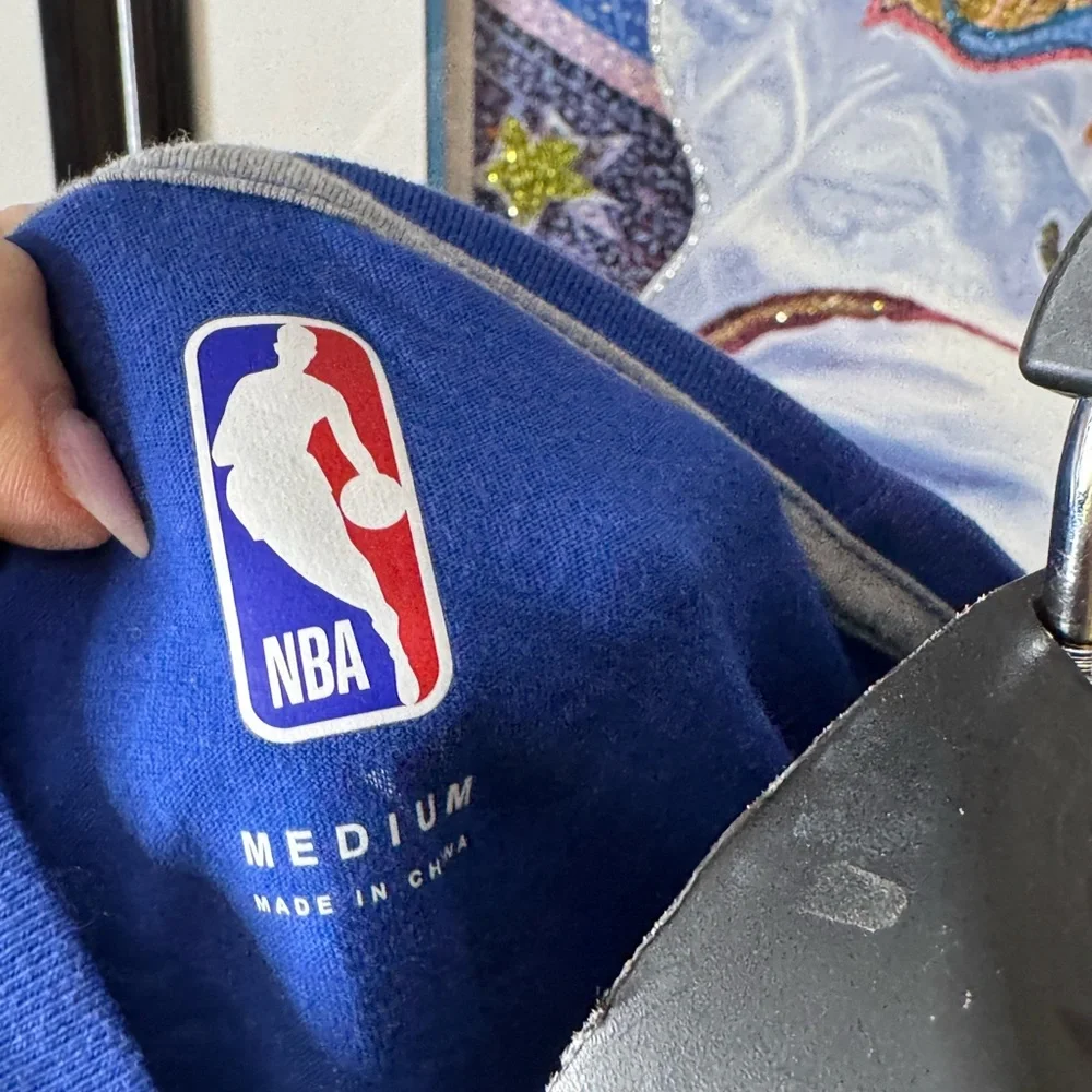 NBA Philadelphia 76ers TShirt Nearly New - Picture 6 of 6